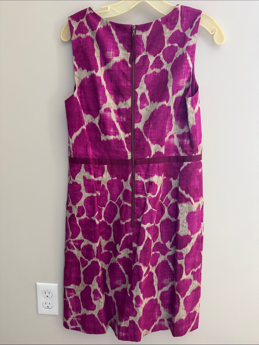 NWOT LOFT Magenta and Cream Printed Sleeveless Sheath Dress - Picture 6 of 7